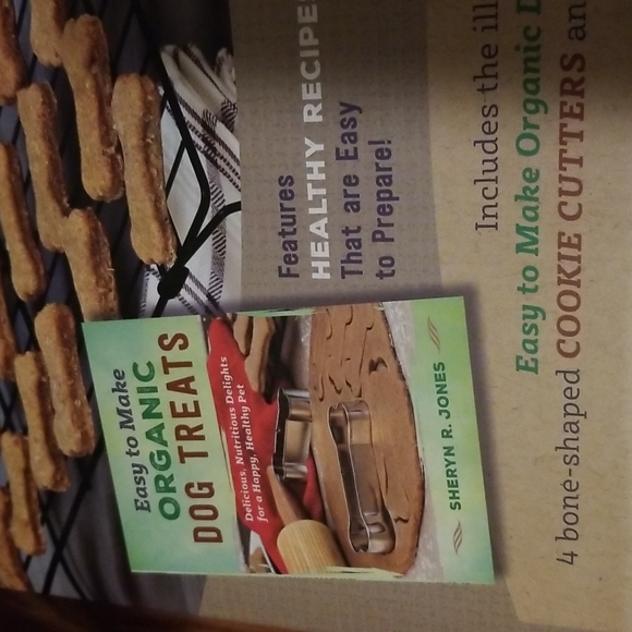 Organic Dog Treats Book & Kit Home Cooking For Your Dog (aka best friend) - Picture 5 of 9